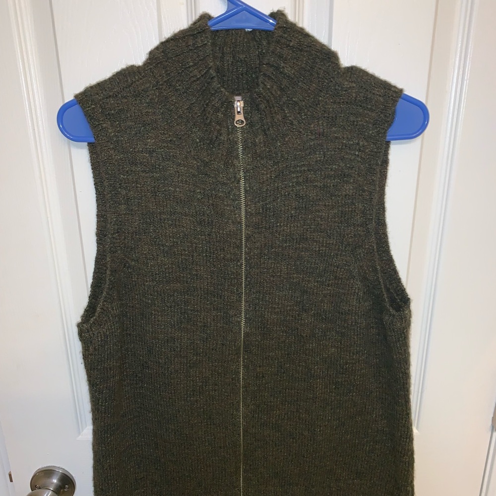 J.Jill sweatervest olive green